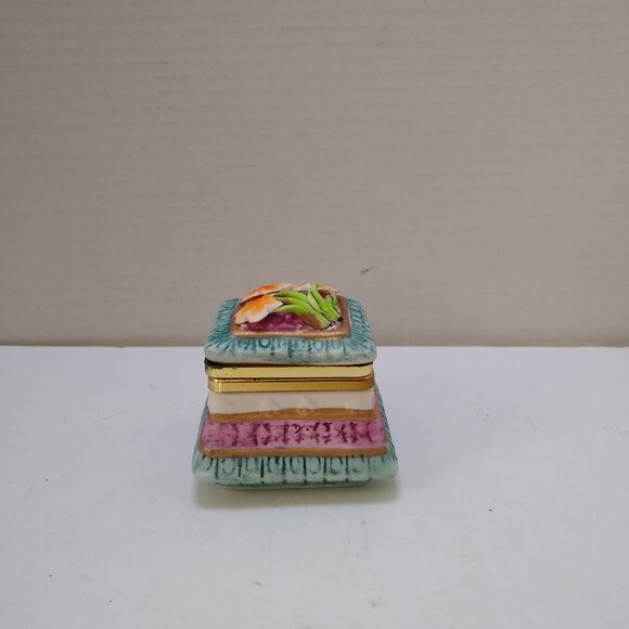 Ceramic Porcelain Trinket Jewelry Box Flower Square Dome Lidded Gold paint aroun - Picture 1 of 8